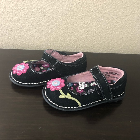 Adorable Oshkosh shoes for little girl Size 5 - Picture 5 of 6